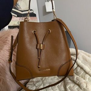 Michael Kors Mercer Bucket Bag in Brown